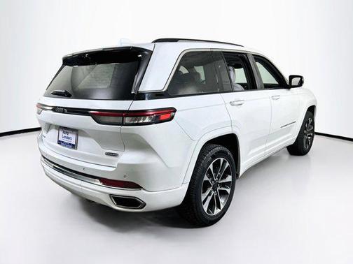 Bright White Clearcoat 2023 Jeep Grand Cherokee Overland