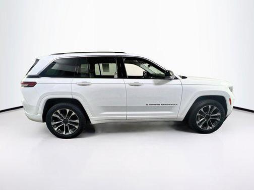 Bright White Clearcoat 2023 Jeep Grand Cherokee Overland