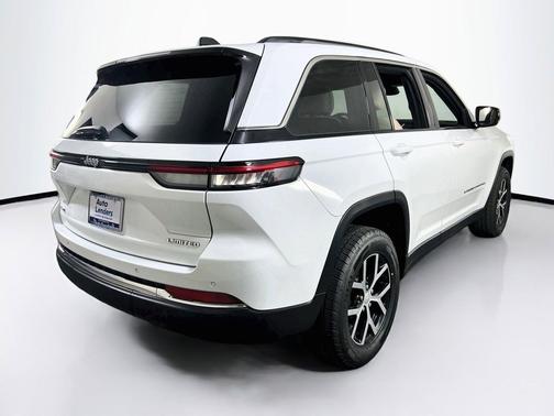 Bright White Clearcoat 2023 Jeep Grand Cherokee Limited