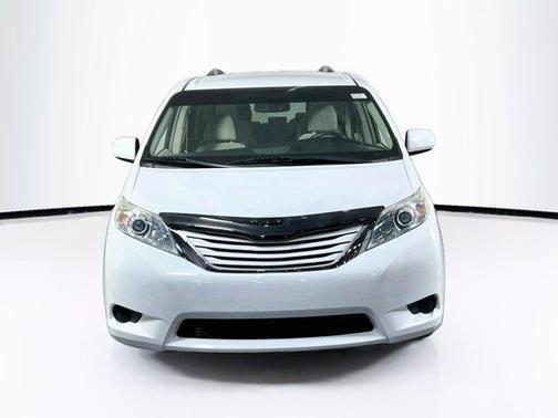 Super White 2017 Toyota Sienna LE