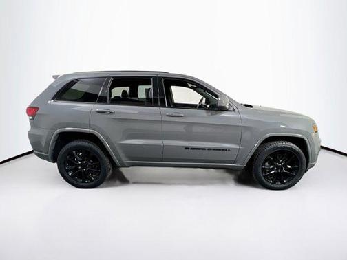 2022 Jeep Grand Cherokee Laredo