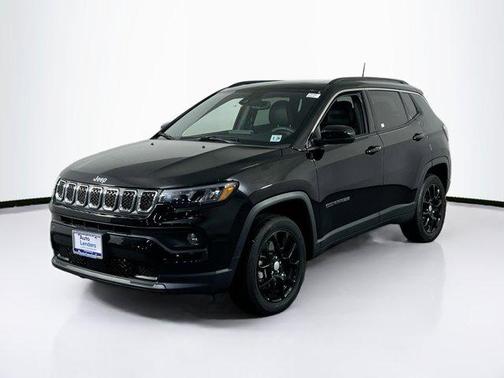 Diamond Black Crystal Pearlcoat 2023 Jeep Compass Latitude Lux