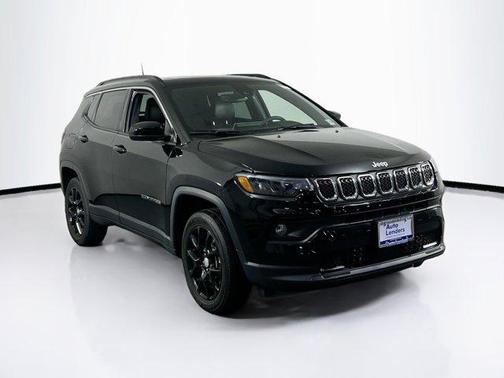 Diamond Black Crystal Pearlcoat 2023 Jeep Compass Latitude Lux