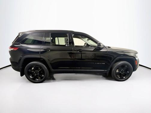Diamond Black Crystal Pearlcoat 2023 Jeep Grand Cherokee Limited