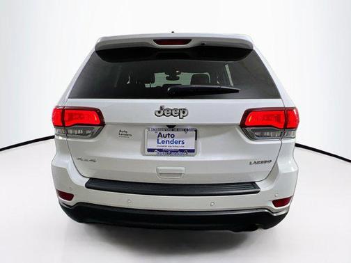 Bright White Clearcoat 2022 Jeep Grand Cherokee Laredo