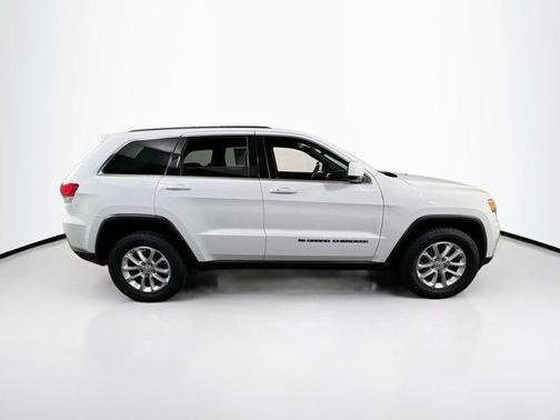 Bright White Clearcoat 2022 Jeep Grand Cherokee Laredo