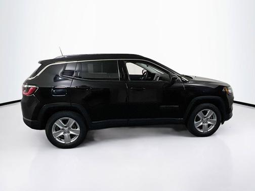 Diamond Black Crystal Pearlcoat 2022 Jeep Compass Latitude