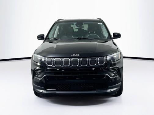 Diamond Black Crystal Pearlcoat 2022 Jeep Compass Latitude