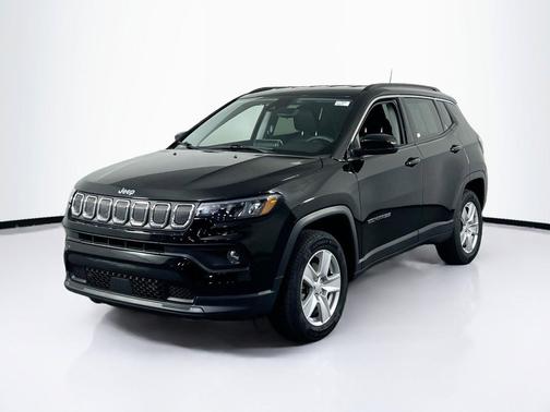 Diamond Black Crystal Pearlcoat 2022 Jeep Compass Latitude