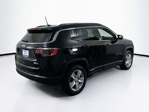 Diamond Black Crystal Pearlcoat 2022 Jeep Compass Latitude