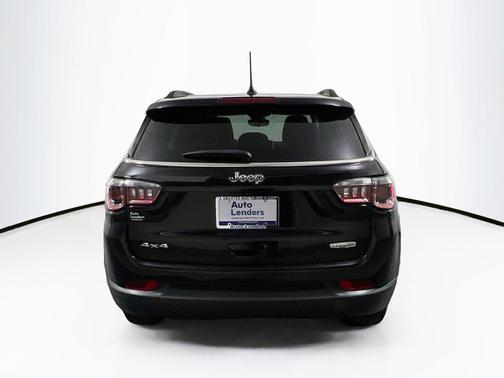 Diamond Black Crystal Pearlcoat 2022 Jeep Compass Latitude