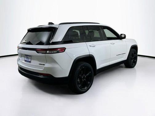 Bright White Clearcoat 2023 Jeep Grand Cherokee Limited