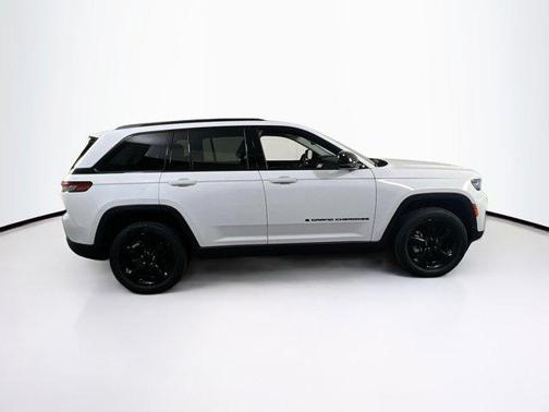 Bright White Clearcoat 2023 Jeep Grand Cherokee Limited