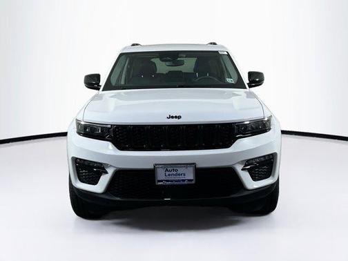 Bright White Clearcoat 2023 Jeep Grand Cherokee Limited