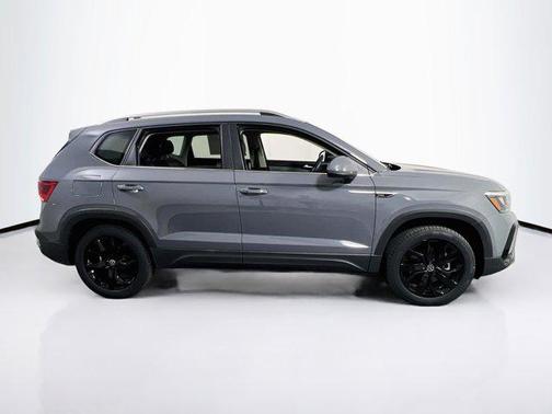 Pure Gray 2023 Volkswagen Taos 1.5T SE