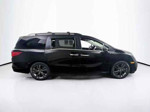 Crystal Black Pearl 2023 Honda Odyssey Touring