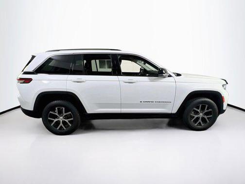 Bright White Clearcoat 2023 Jeep Grand Cherokee Limited
