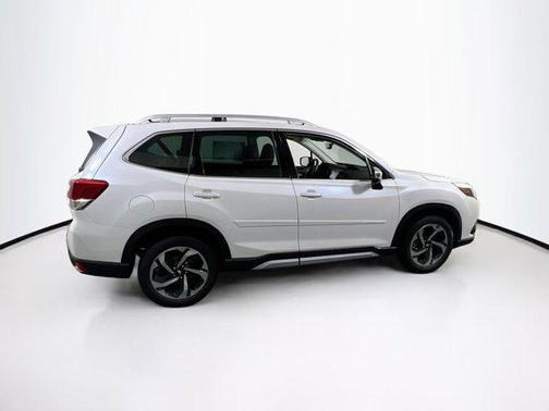 Crystal White Pearl 2023 Subaru Forester Touring