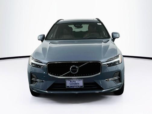 Thunder Grey Metallic 2022 Volvo XC60 B5 Momentum