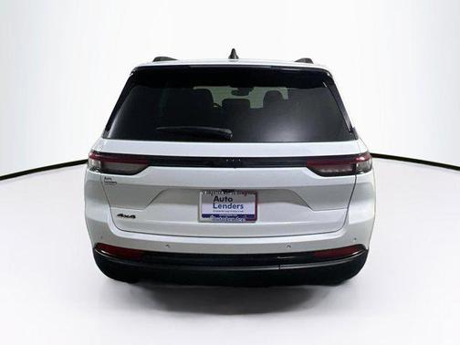 Bright White Clearcoat 2023 Jeep Grand Cherokee Altitude