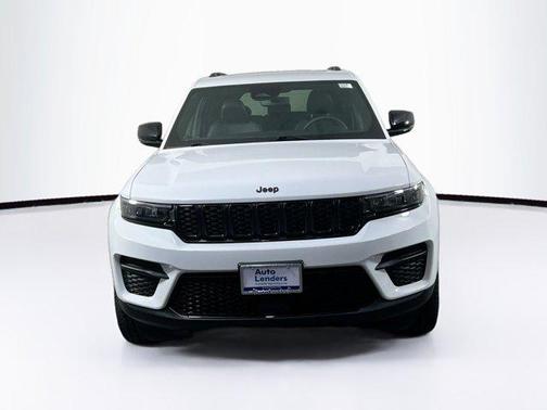 Bright White Clearcoat 2023 Jeep Grand Cherokee Altitude