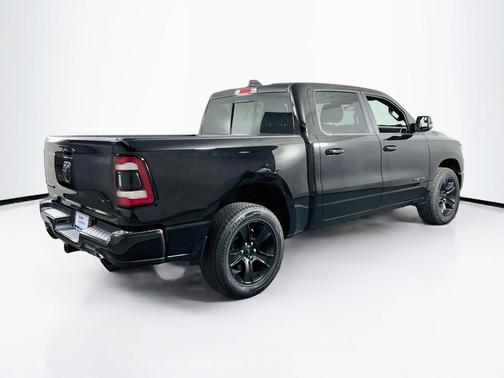 Diamond Black Crystal Pearlcoat 2023 RAM 1500 Big Horn/Lone Star