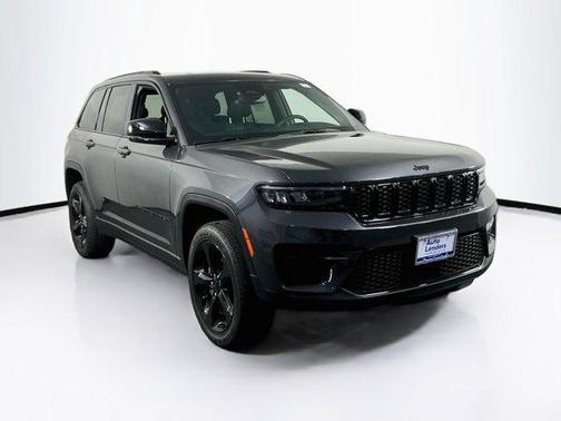 Baltic Gray Metallic Clearcoat 2023 Jeep Grand Cherokee Altitude