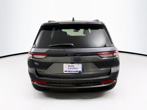 Baltic Gray Metallic Clearcoat 2023 Jeep Grand Cherokee Altitude