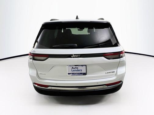 Bright White Clearcoat 2023 Jeep Grand Cherokee Limited