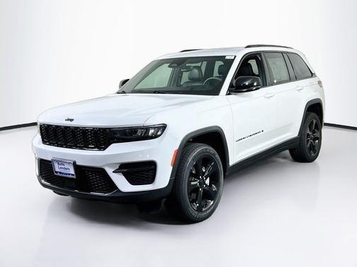 Bright White Clearcoat 2023 Jeep Grand Cherokee Altitude
