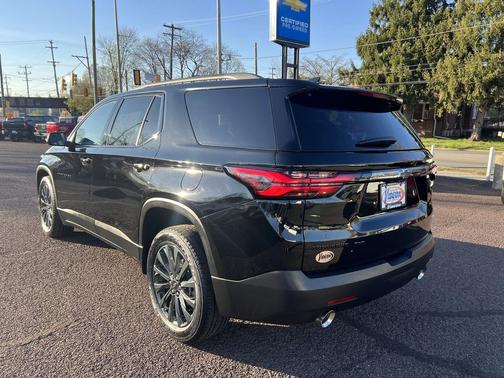 Mosaic Black Metallic 2023 Chevrolet Traverse RS