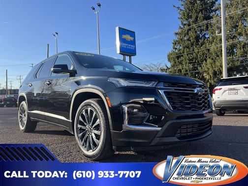 Mosaic Black Metallic 2023 Chevrolet Traverse RS