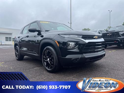 Mosaic Black Metallic 2023 Chevrolet Trailblazer LS