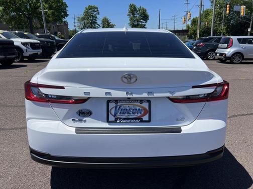 Ice Cap 2025 Toyota Camry LE