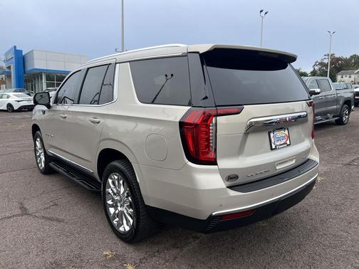Pearl Beige Metallic 2022 GMC Yukon SLT