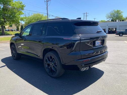 Mosaic Black Metallic 2026 Chevrolet Traverse RS