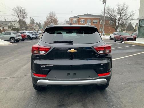 Mosaic Black Metallic 2026 Chevrolet Trailblazer LT