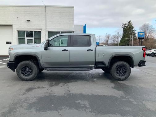 Sterling Gray Metallic 2026 Chevrolet Silverado 2500 Crew Cab, Standard Bed, XR2, 4WD