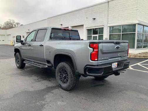 Sterling Gray Metallic 2026 Chevrolet Silverado 2500 Crew Cab, Standard Bed, XR2, 4WD