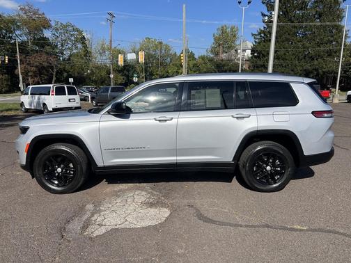 2022 Jeep Grand Cherokee L Laredo