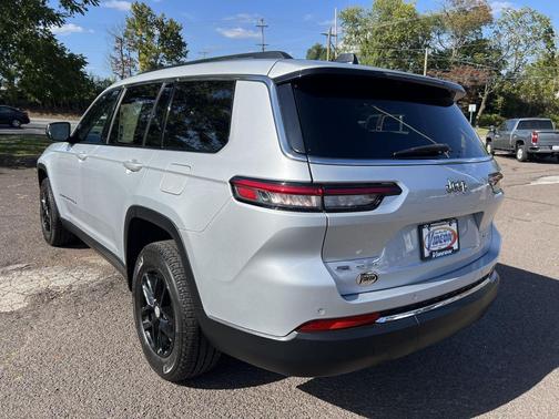 2022 Jeep Grand Cherokee L Laredo
