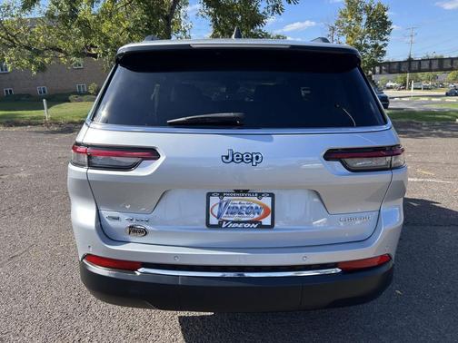 2022 Jeep Grand Cherokee L Laredo