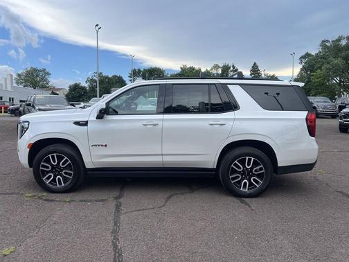 White Frost Tricoat 2021 GMC Yukon 4WD AT4