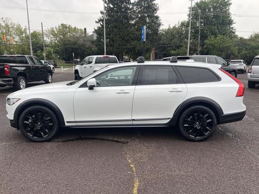 2020 Volvo V90 Cross Country T6