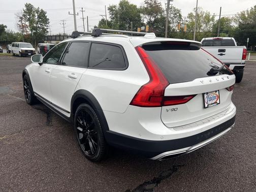 2020 Volvo V90 Cross Country T6