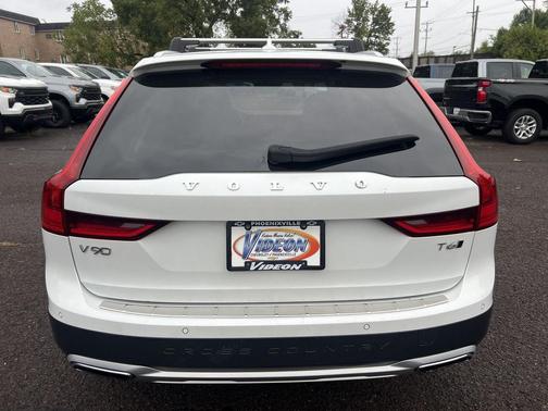 2020 Volvo V90 Cross Country T6