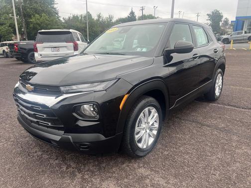 Mosaic Black Metallic 2023 Chevrolet Trailblazer LS