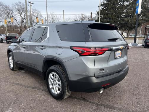 2023 Chevrolet Traverse LS