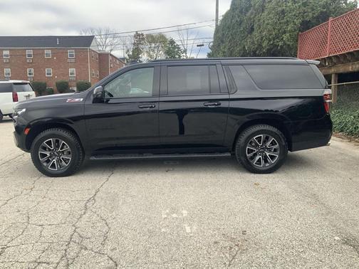 2023 Chevrolet Suburban 4WD Z71