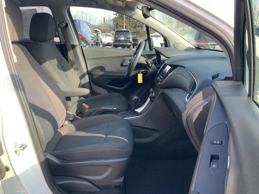 2022 Chevrolet Trax LS